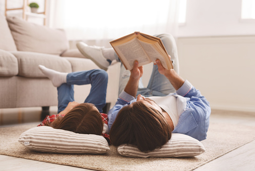 Вы любите читать книги? — новый опрос жителей Алексеевского